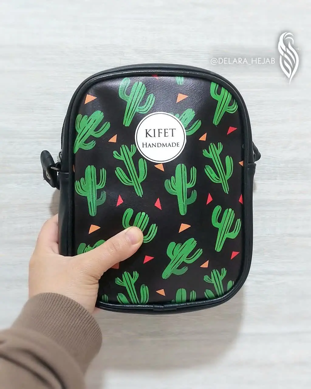 یکی از خاص‌ترین و کیوت‌ترین کیفامون این مدله🥰🌸😍 خیلی قشنگه 🤗
