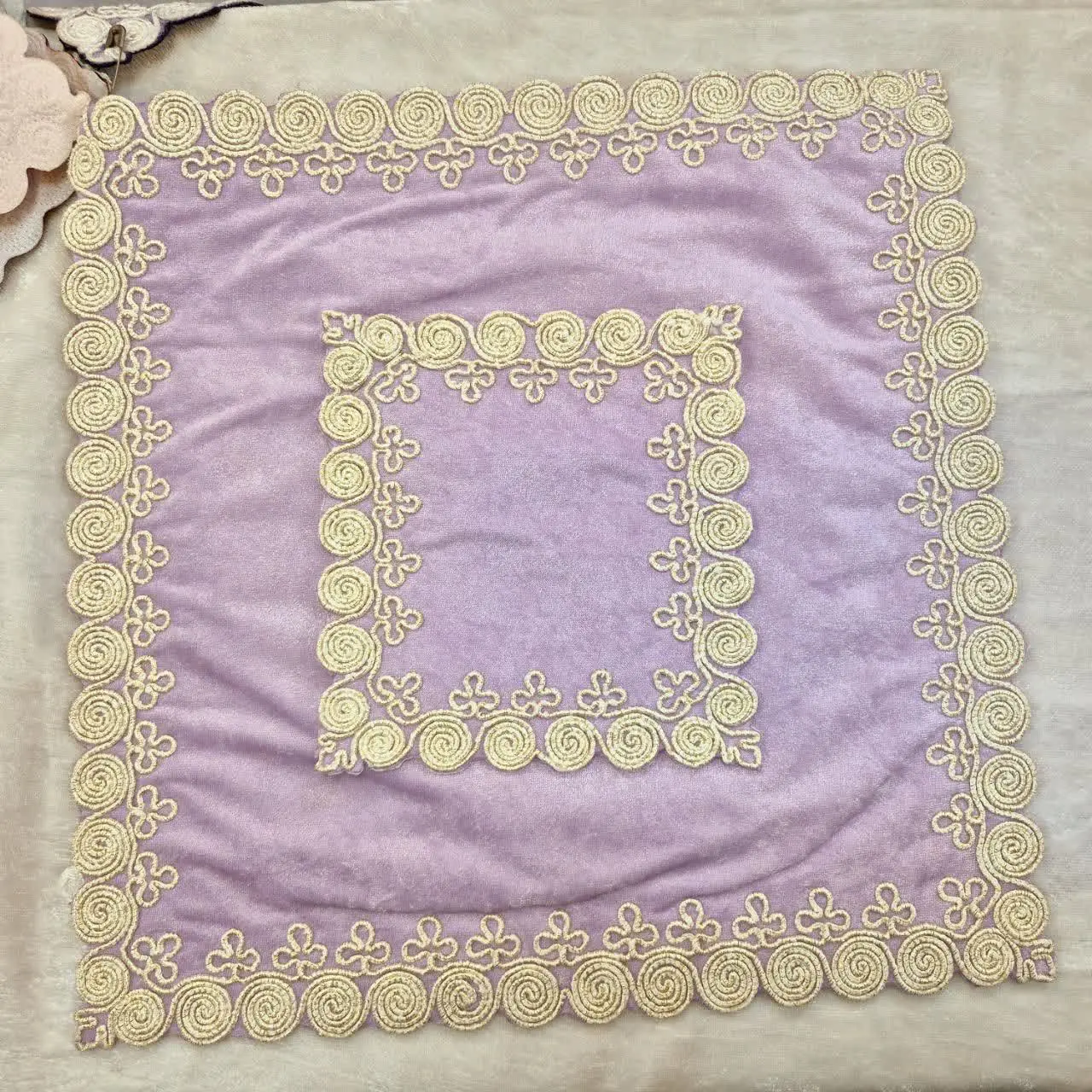 اندازه حدود ۳۵در۳۵ سانت