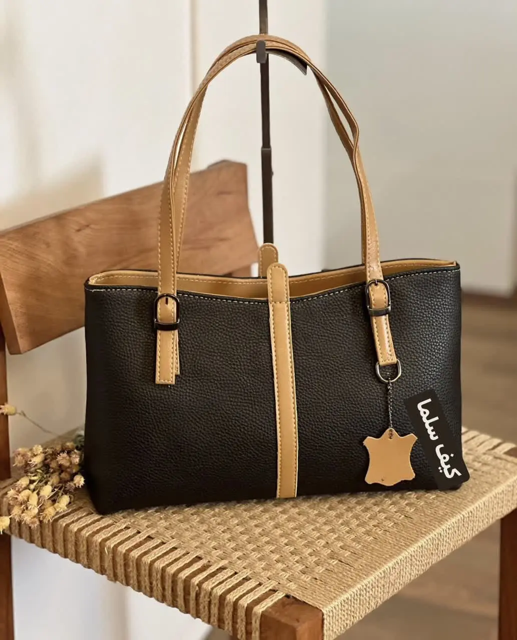 شیک‌ترین و باکیفیت‌ترین کیفی که میتونید بگیرید قطعا این مدل هست❤️با خیال راحت میتونید انتخابش کنید😍
