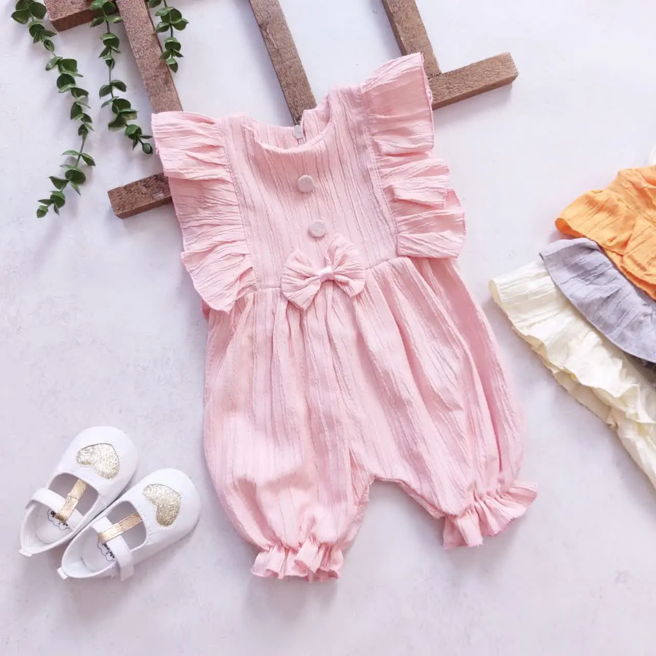 شمارو با این دلبر تنها میزارم😌
