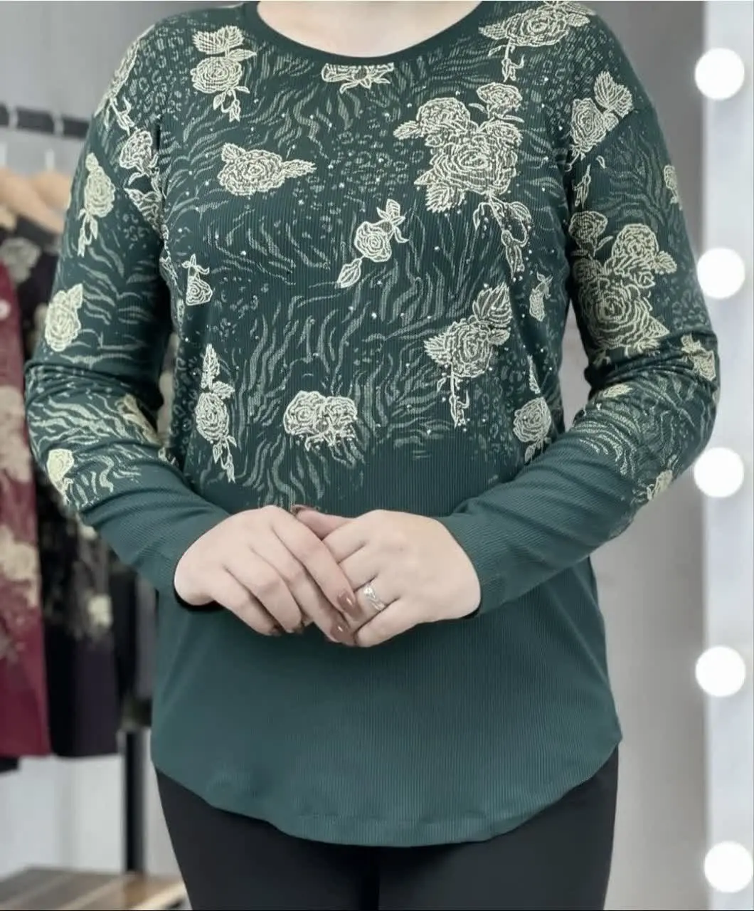 🌼بلوز طرح گل چاپی همراه نگین
