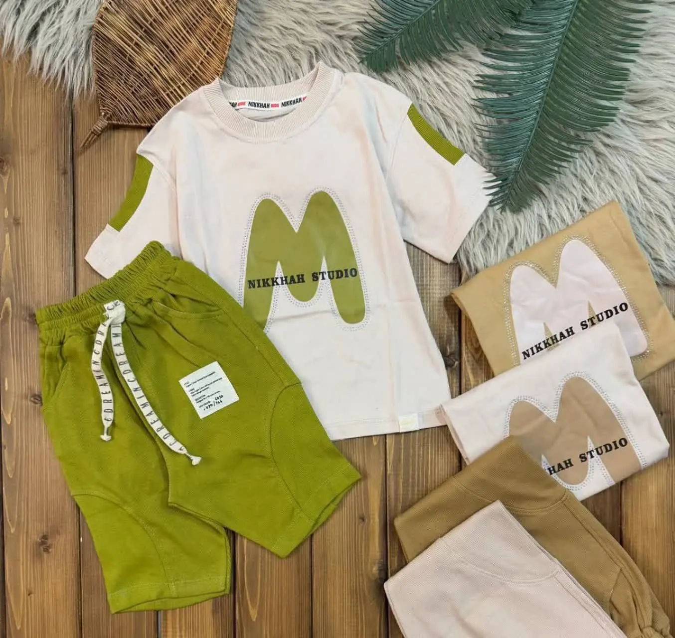 فقط اینو بگممم که از عکسش هم خیلییی جذاب تره فقط آستیناشو ببینید👌🏻👧🏻
