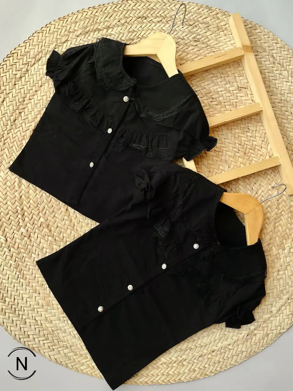 #شومیز مشکی یقه ب تور
