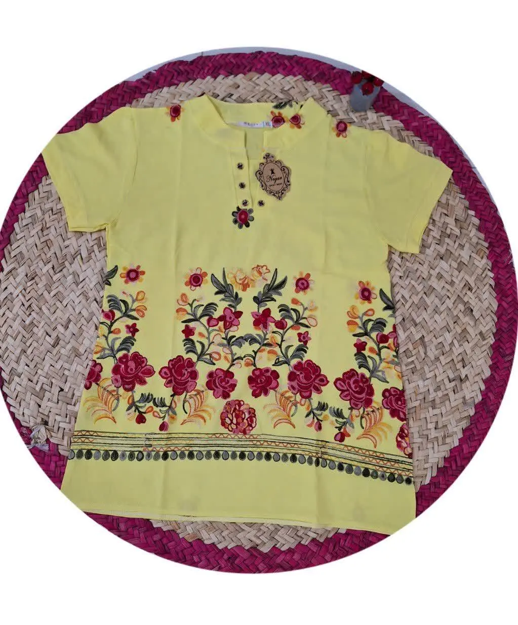 نام: تیشرت گلدوزی جنس کار: ابروبادی خنک
