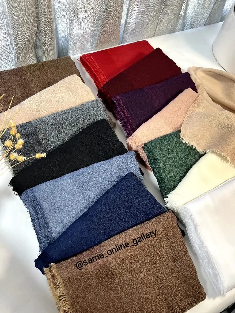 این مدل روسری را سال قبل هم داشتیم. 
