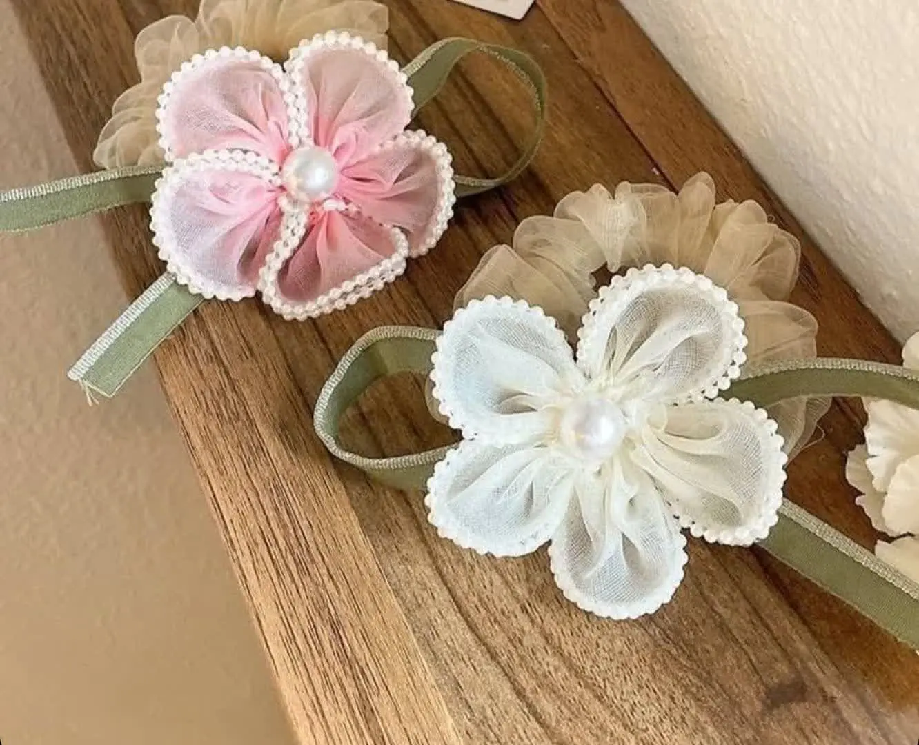 اسکرانچی حریر با گل لبه مروارید
