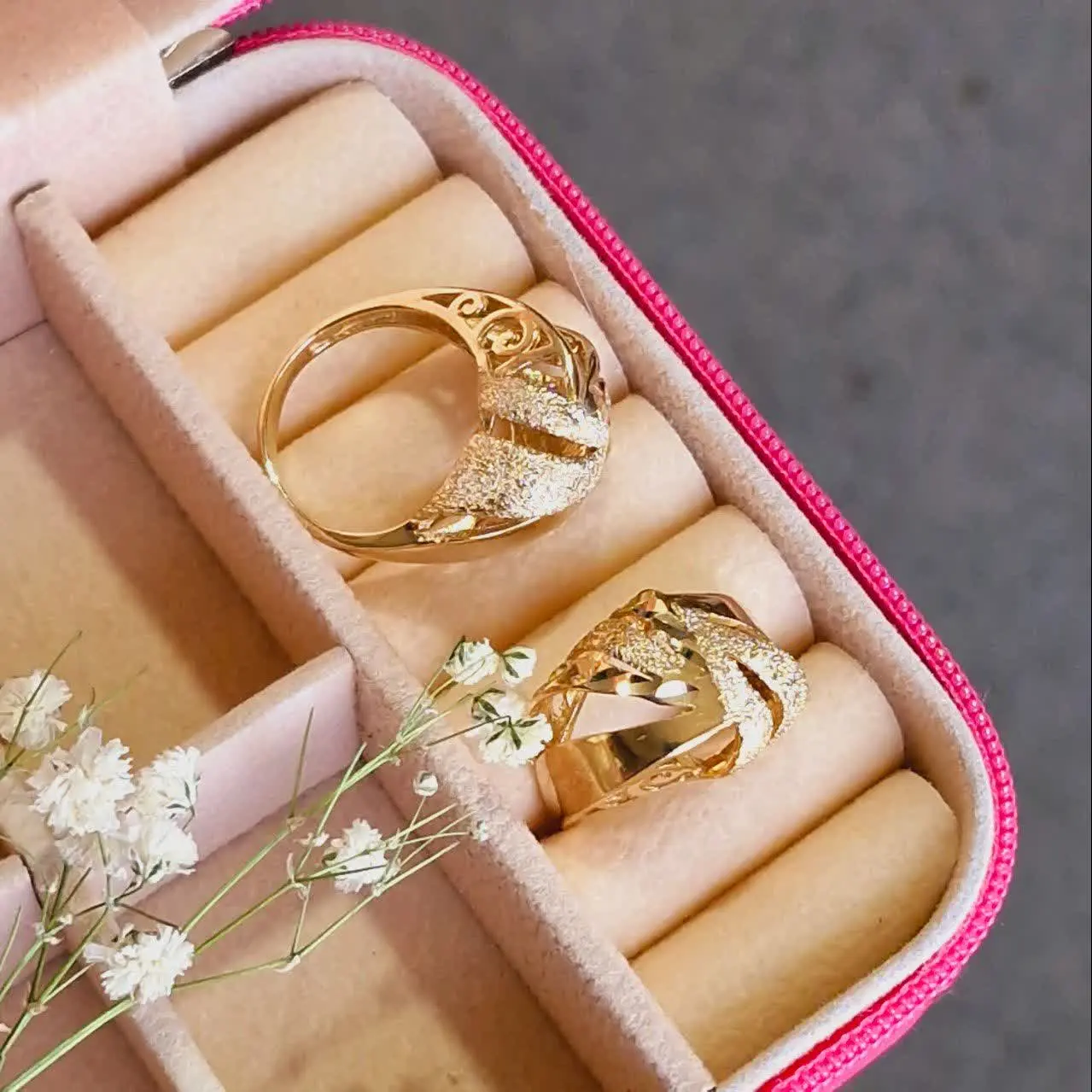 ,موجودی انگشترای طرح طلا
