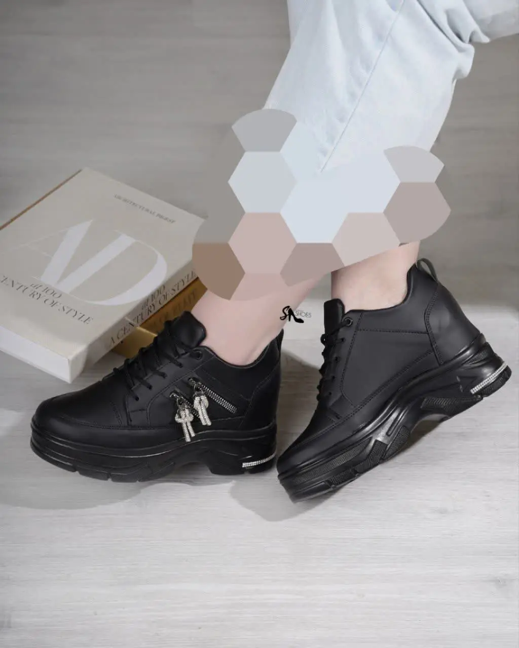 🌈 رنگبندی: مشکی, کرم