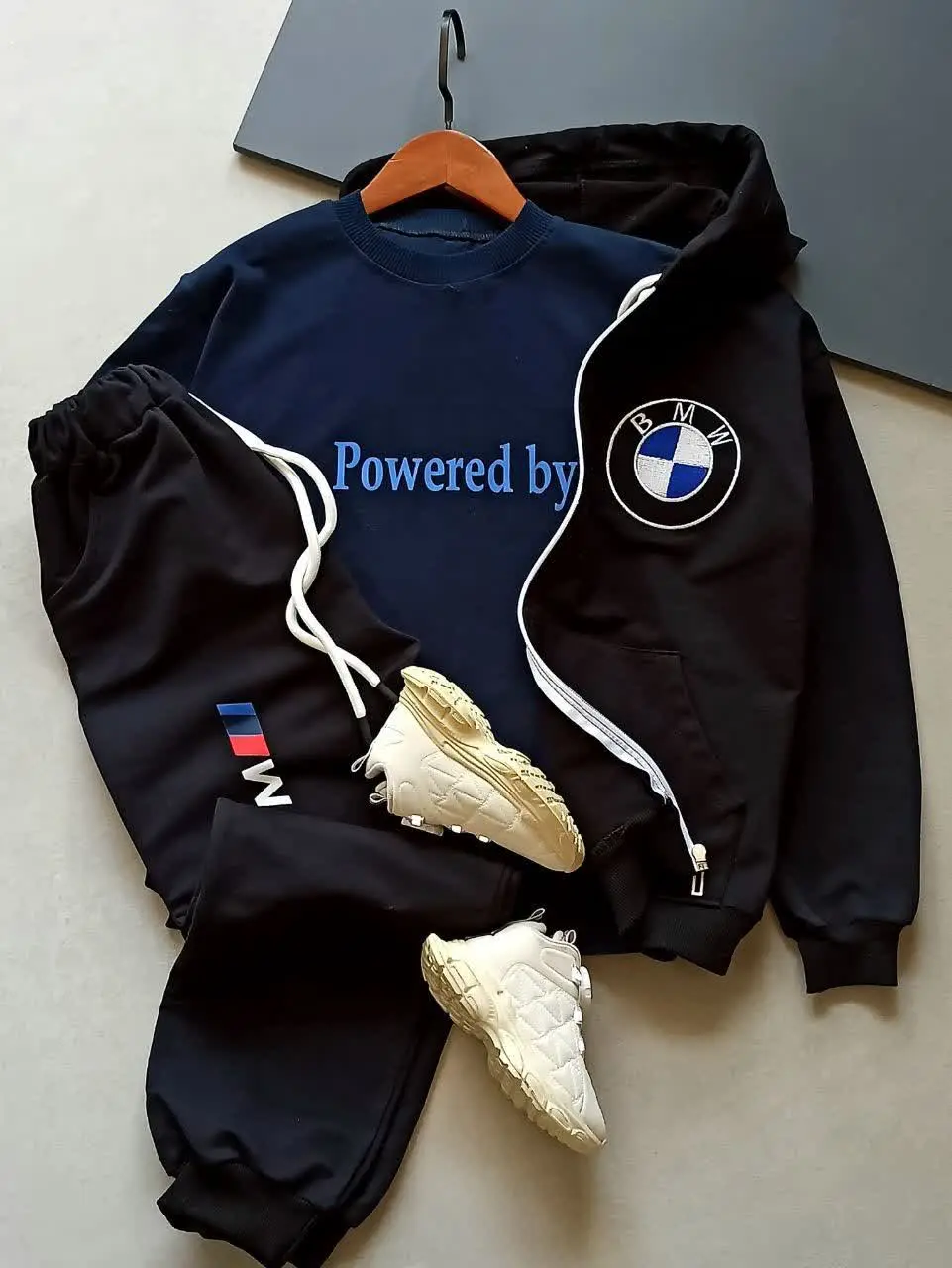 سه تیکه جذاب B.. M.. W ✌🏽