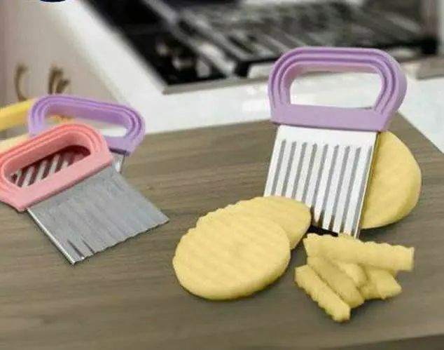 خلال کن و اسلایسر سیب زمینی🍿 
