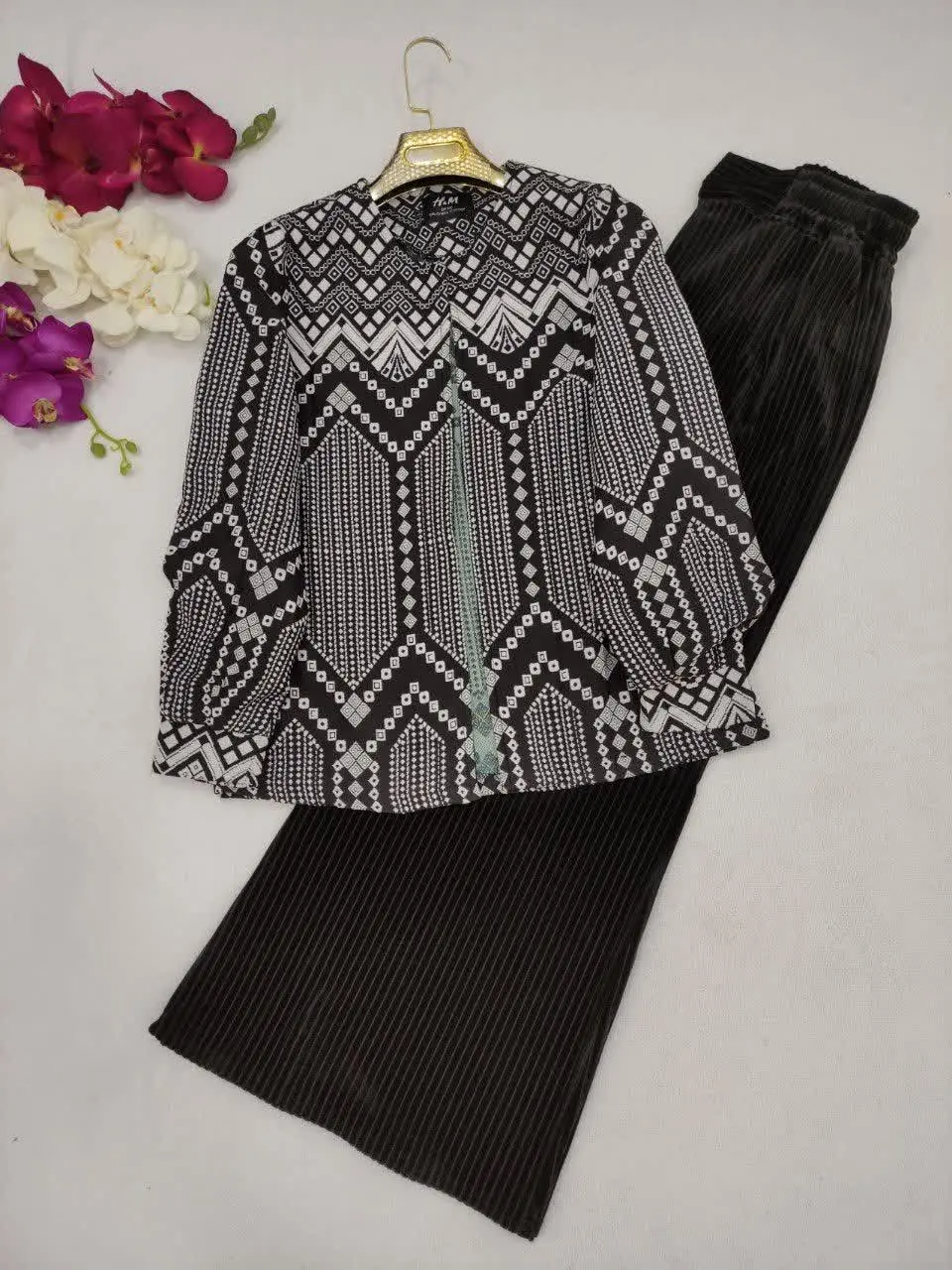 🍃نام: مانتو ژینا 
