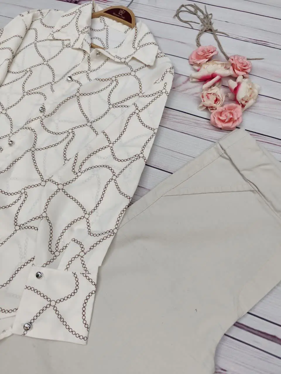 📝توضیحات: مانتو دکمه دار شیک 😍