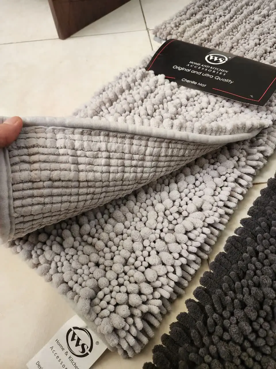 ترمز گیر دار و به هیچ عنوان تکون نمیخوره
