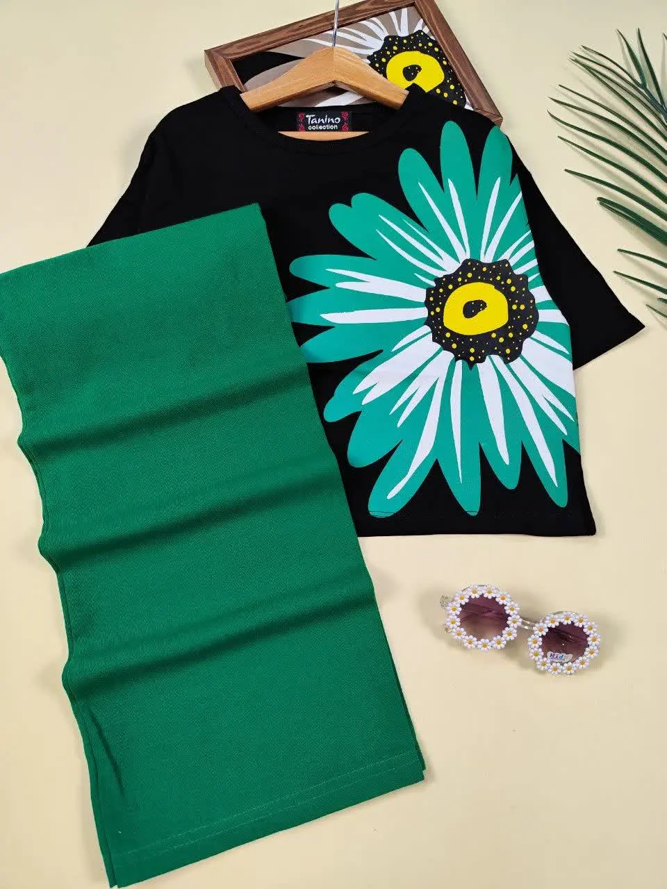 کراپ شلوار گلبرگ رنگی 
