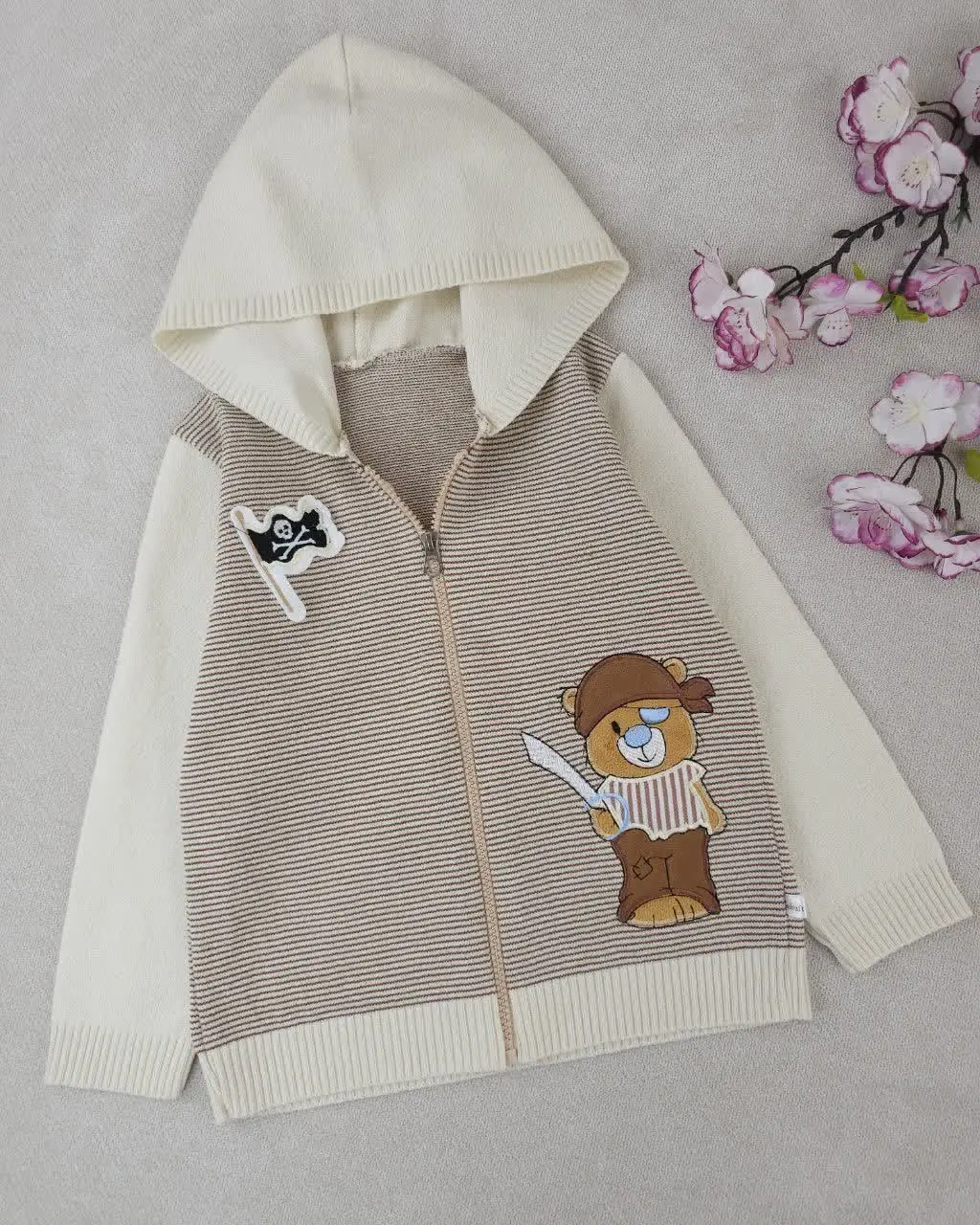 رنگبندی: قهوه ای، طوسی، کرم...