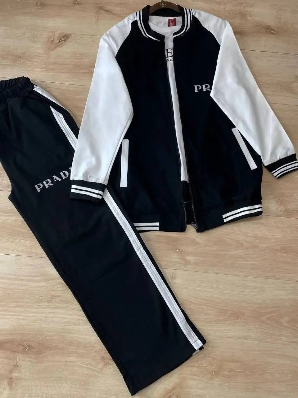 🧿ست پرادا ۹۰۰۴