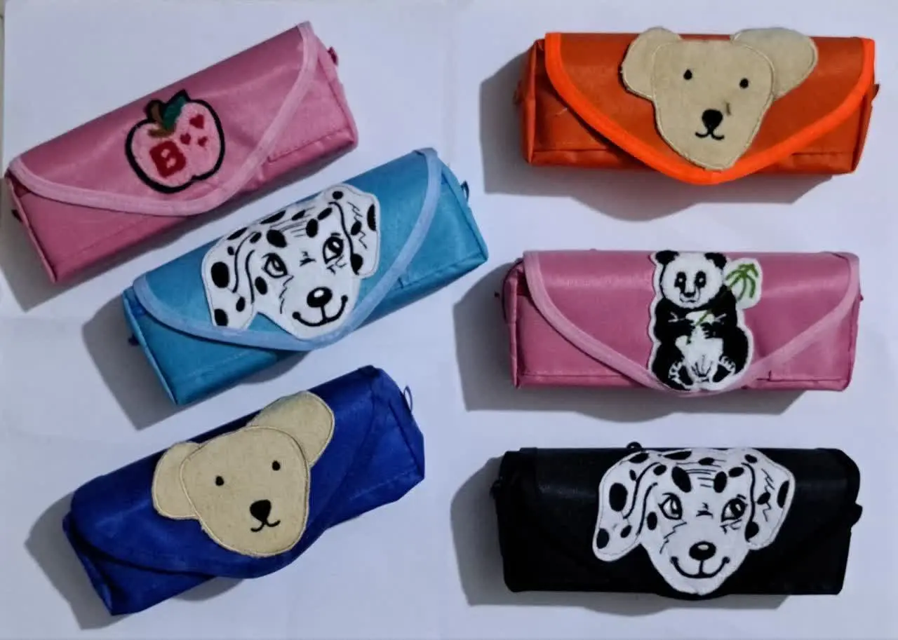 جامدادی سه زیپ چسب دار عروسکی 
