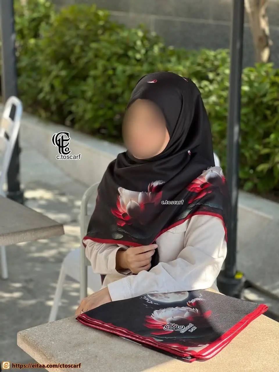 صورت ماهت به آسمان سیاه نور 
