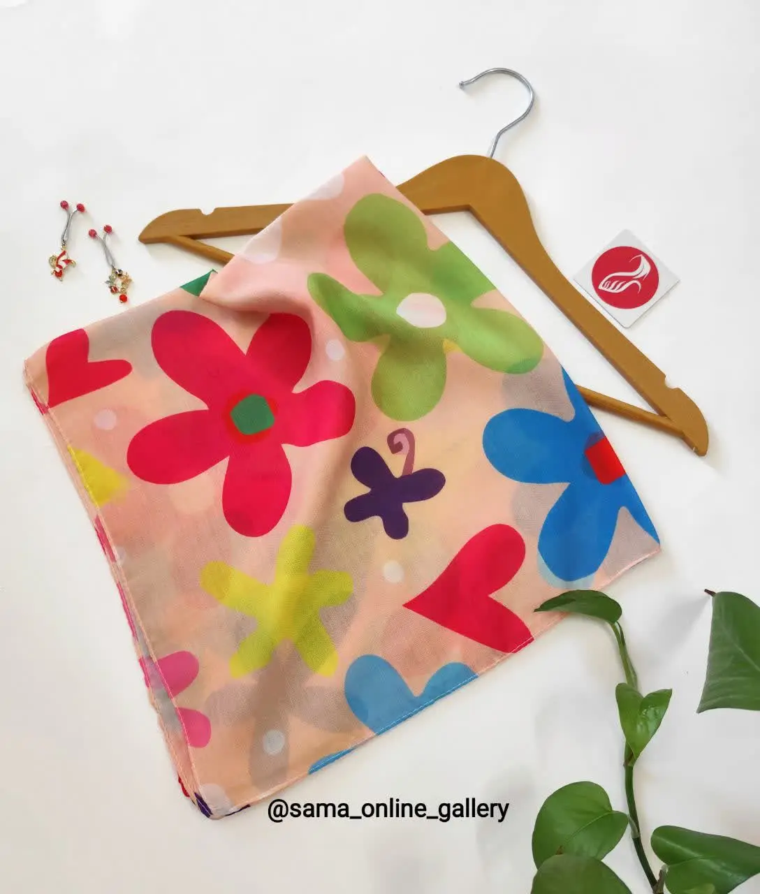 😍 روسری رنگارنگ و خوشحال …
