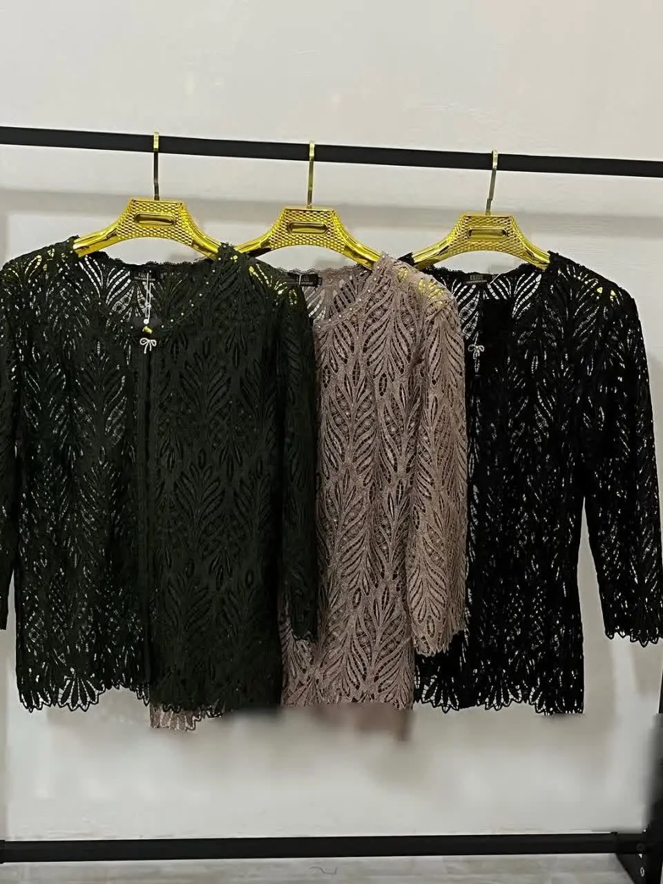 شومیز گیپوری ۲تیکه بسیار زیبا😍