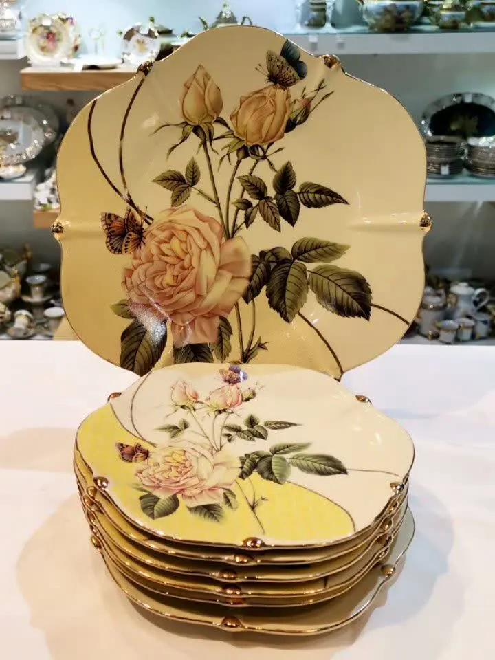 کیک خوری کرم 
