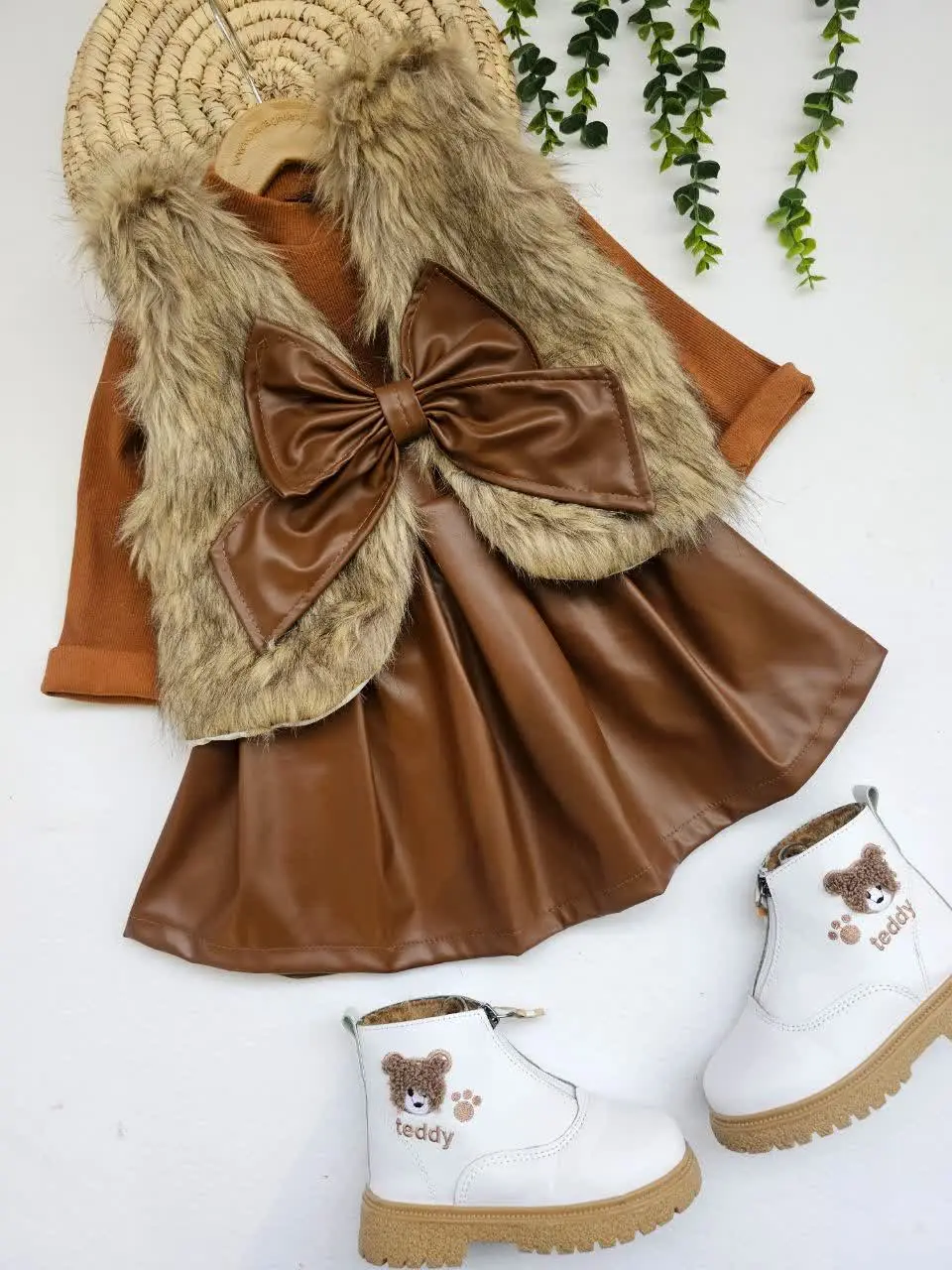 سه تیکه ماه ناز
