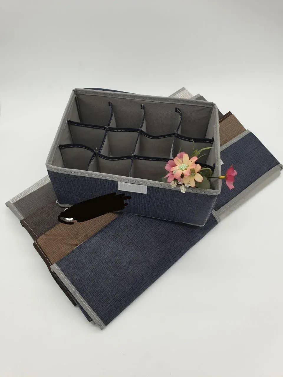 جاجورابی ۱۶ خانه درب دار کنار تخت
