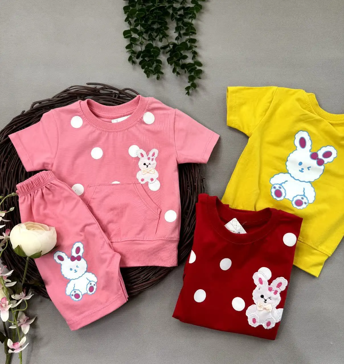 نام قشنگش: تیشرت و شلوارک
