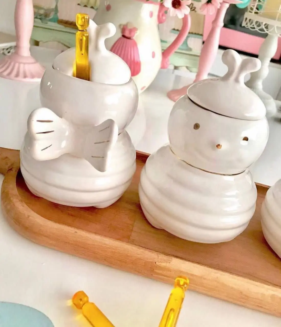 عسل خوری زنبور
