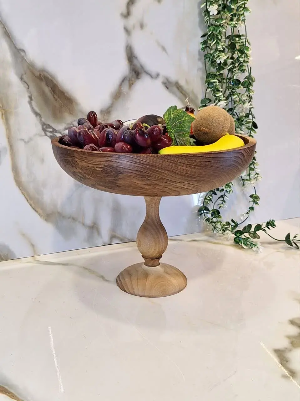 میوه خوری پایه دار گردو 
