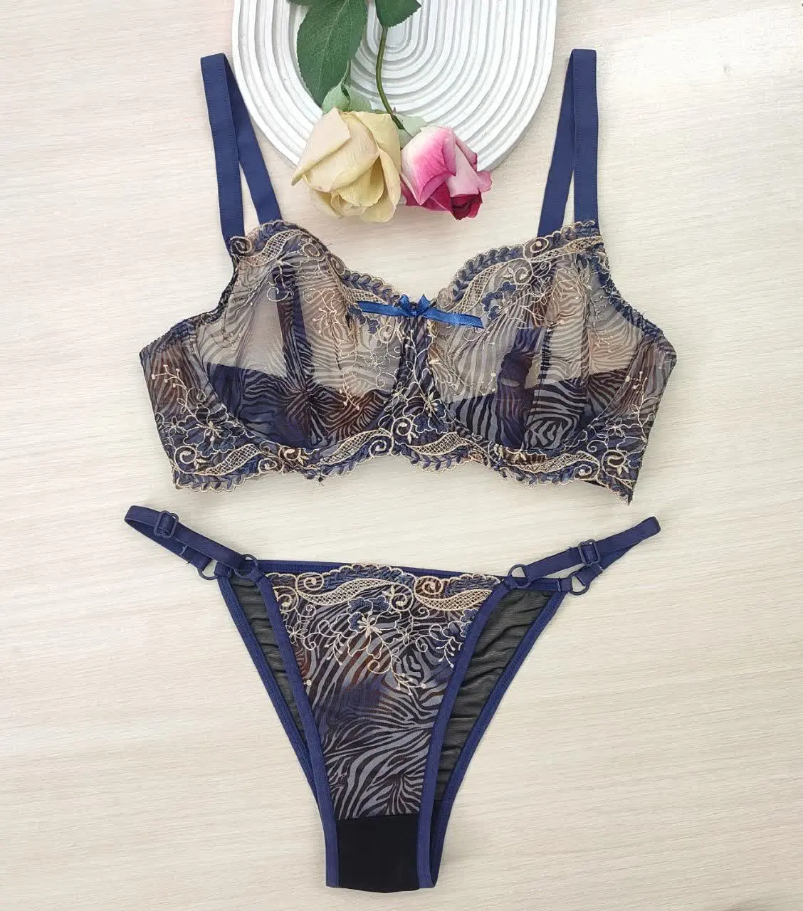 ست اوردم، چشم‌نواز 👙
