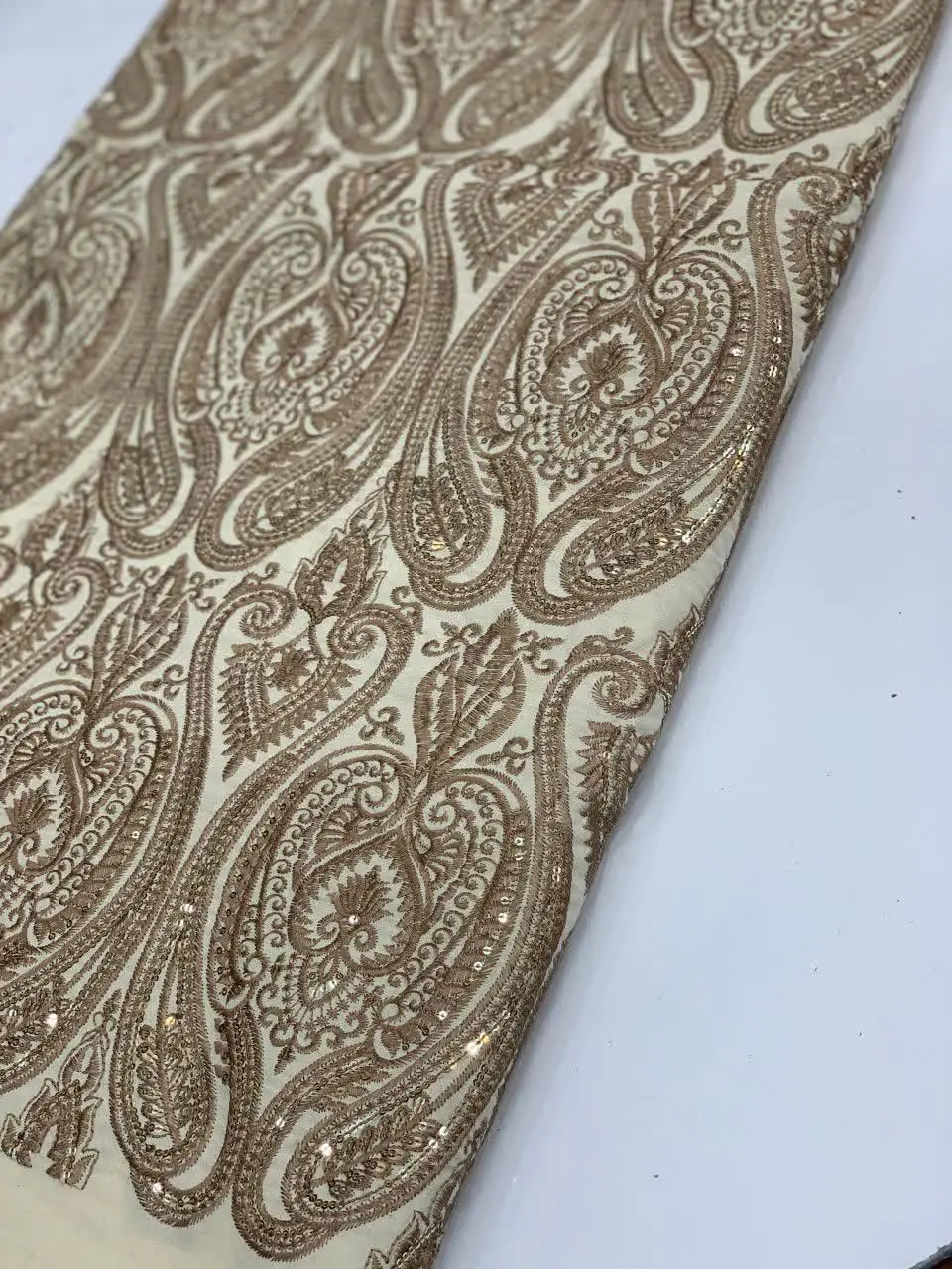 لینن سوزن دوزی با رنگ بندی فوق‌العاده زیبا 🌸☘
