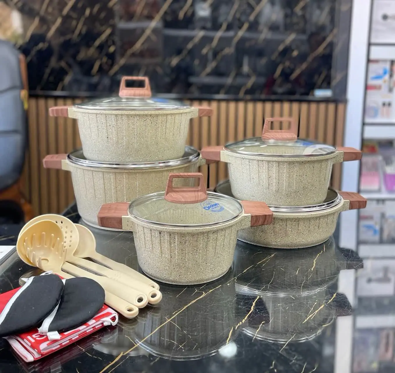 دارای پیش بند، ست کفگیر و د...