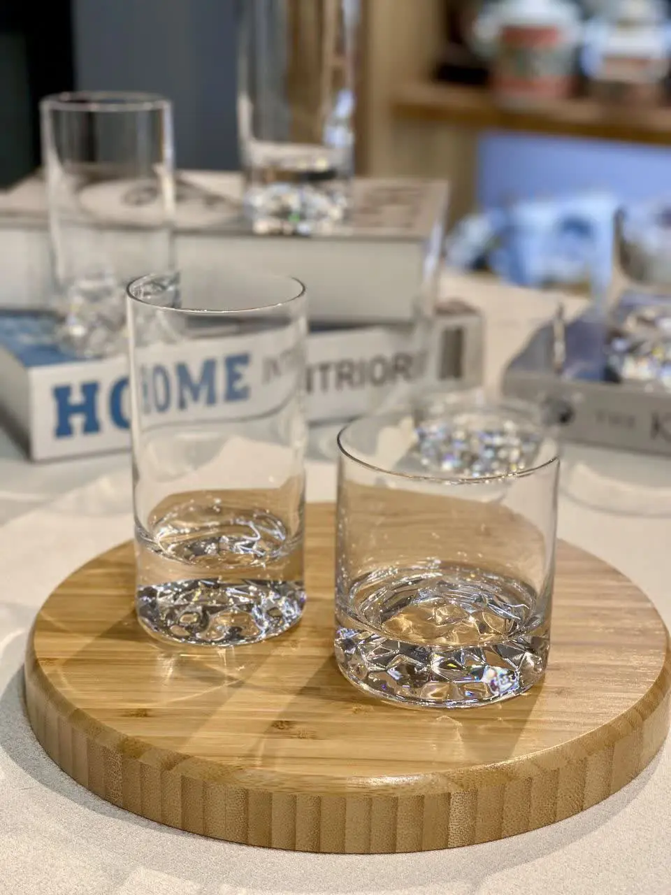 لیوان و نیم لیوان کوه یخ Cl...