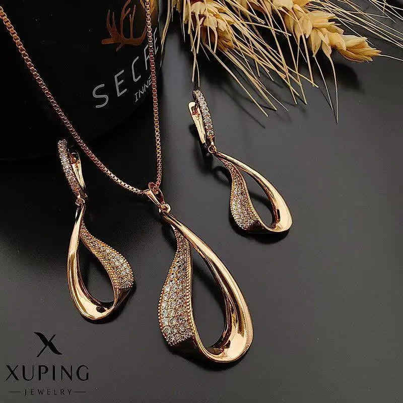 نیمست نگین دار طرح طلا از ب...