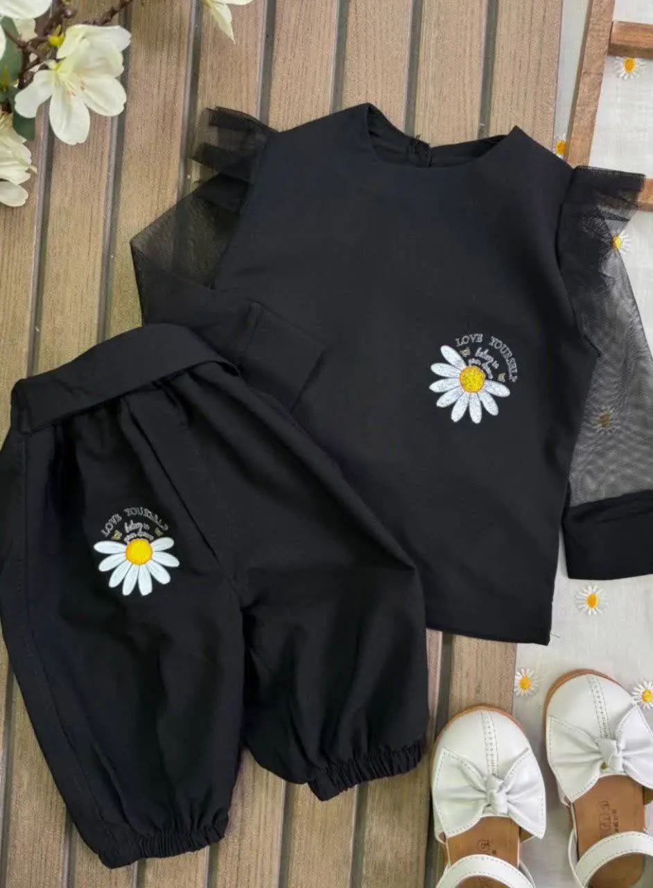 بلوز شلوارک مشکی تک گل
