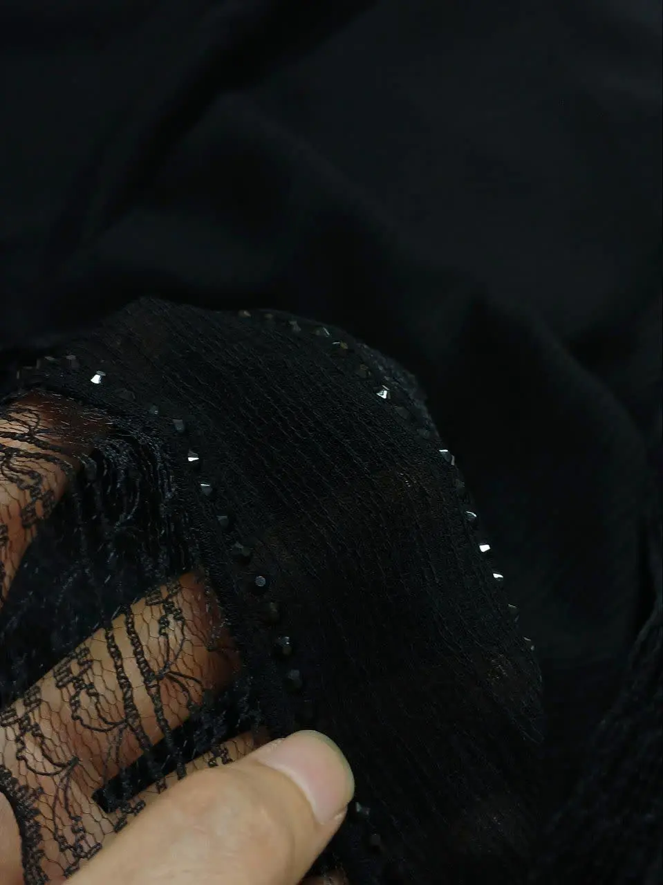 ✅️ نام کالا: روسری کریشه نگین گیپور دار دوبل
