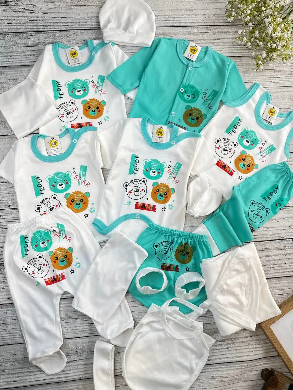 ۱۹ تکه طرح سه خرس اسپرت سبزآبی نوزادی و کودک کد ۱۱۷۰۰۷ 
