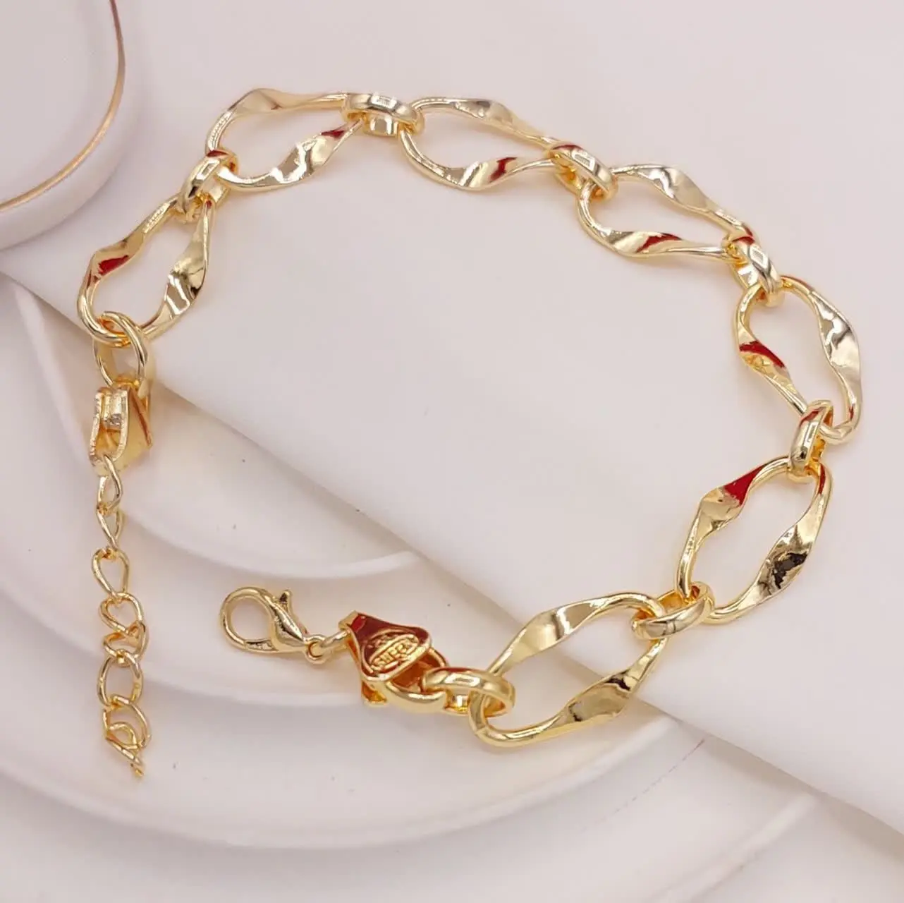 #دستبند حلقه‌ای طرح طلا جدید😍
