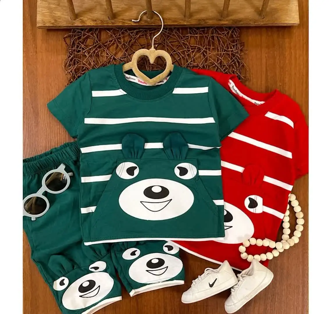 مدل راه راه و گوش‌برجسته‌ روی‌ بلوز و شلوارک
