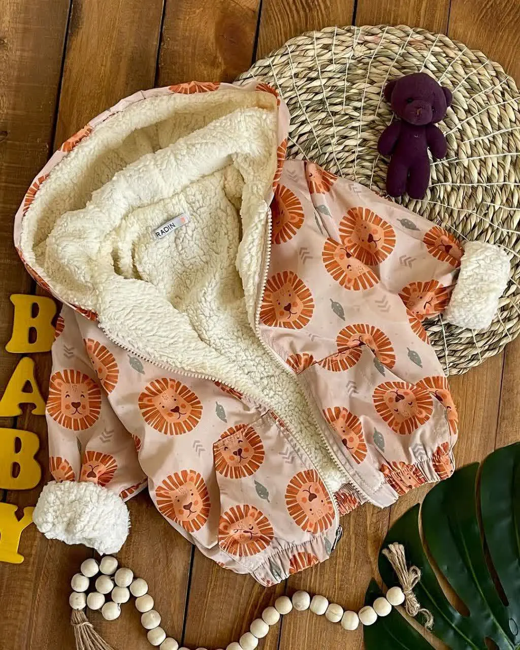 به عنوان کاپشن هم میشه استفاده کنید👌
