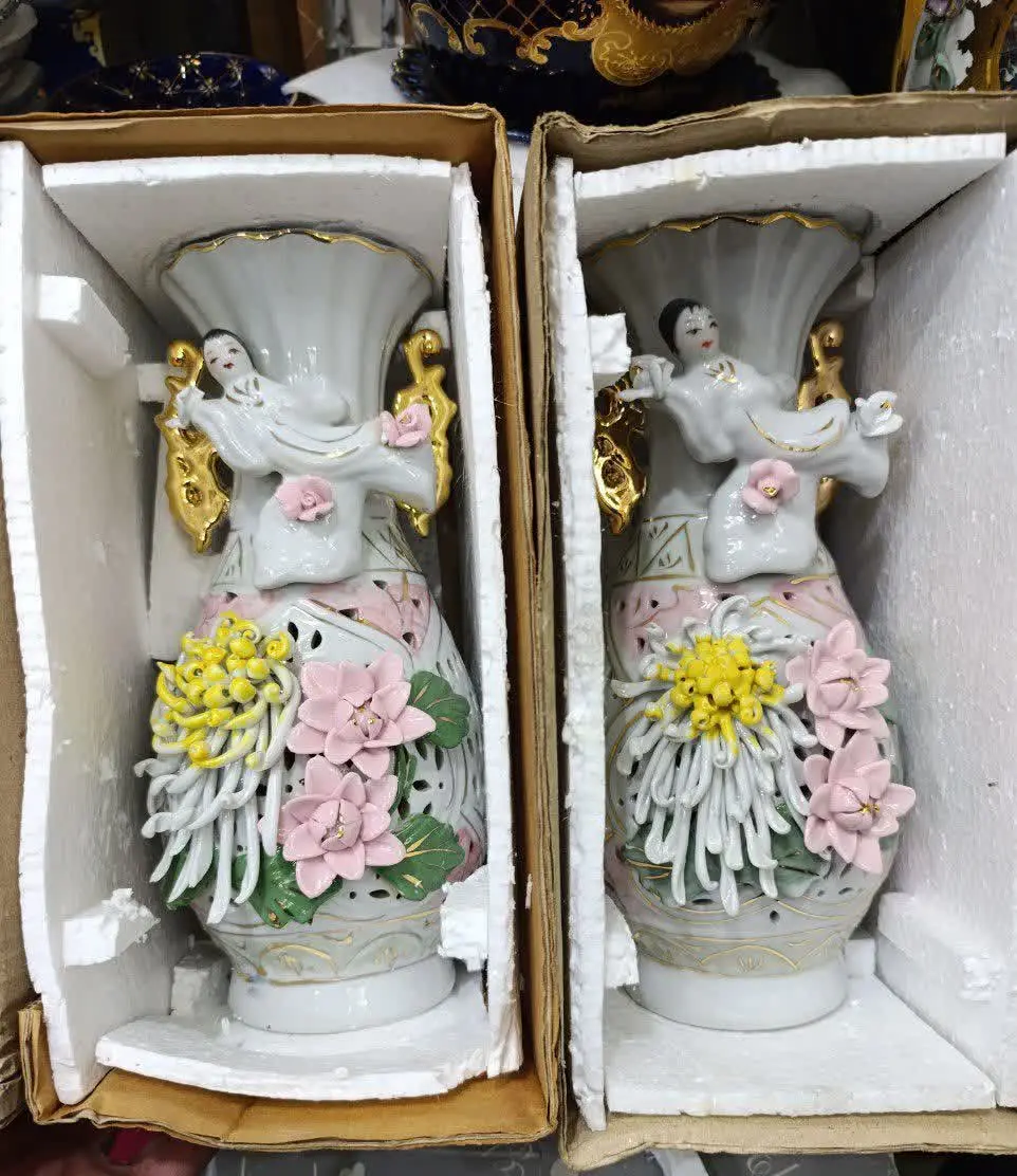 یک جفت گلدان چینی ۲۵ سانت
