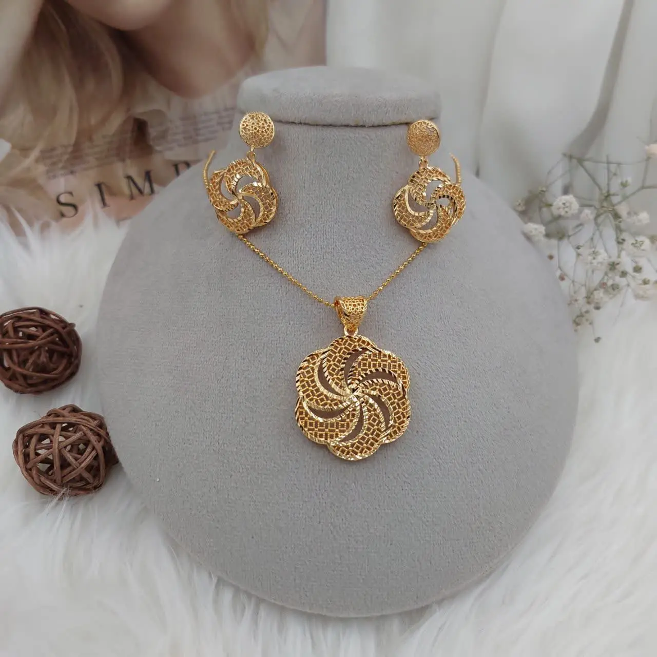 نیم ست تراش طرح طلا