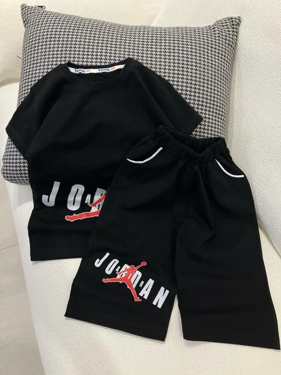 هر دختر پسر خوشتیپی واجبه یکی از این ست‌های جردن داشته باشه😍😍
