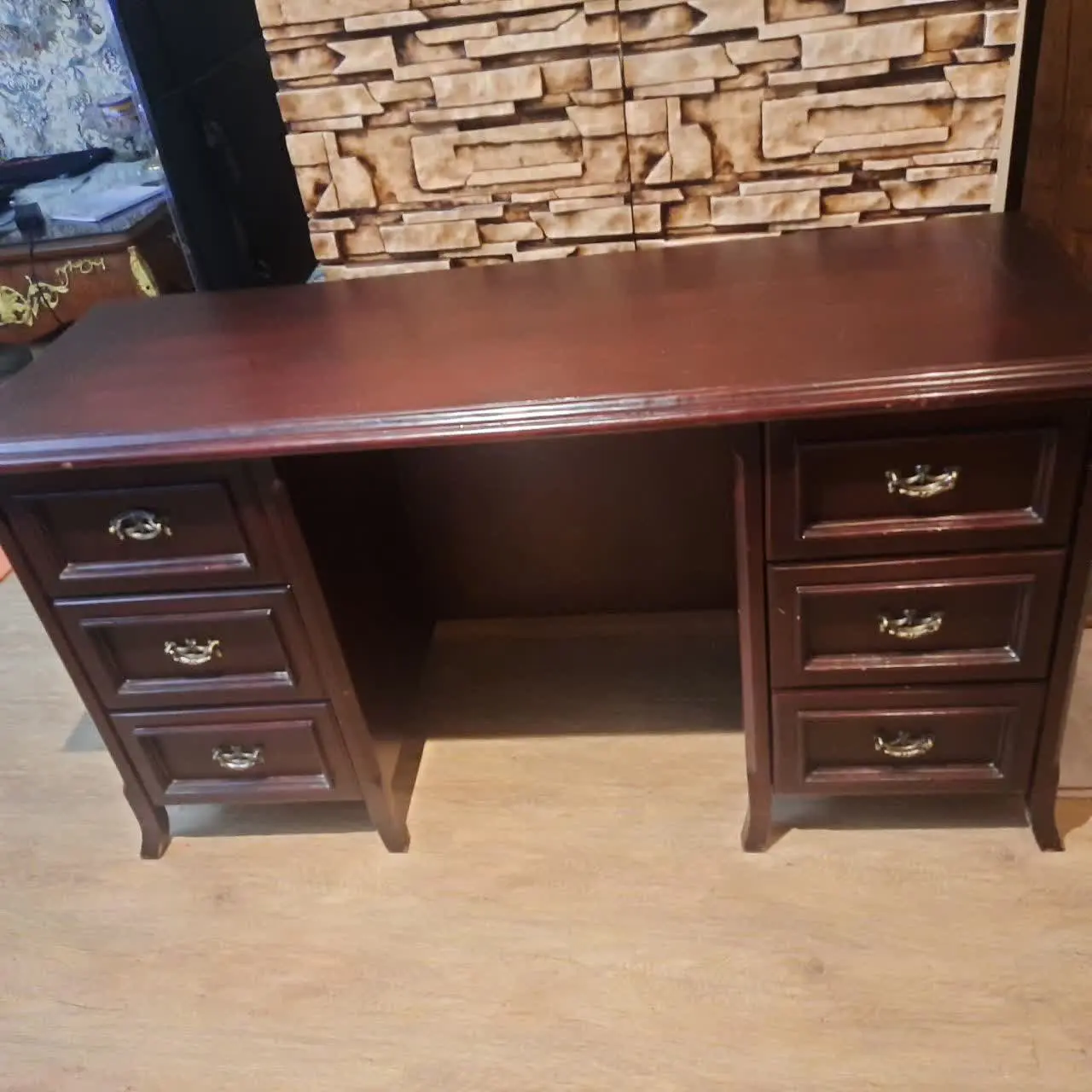 صندلی و میز توالت 
