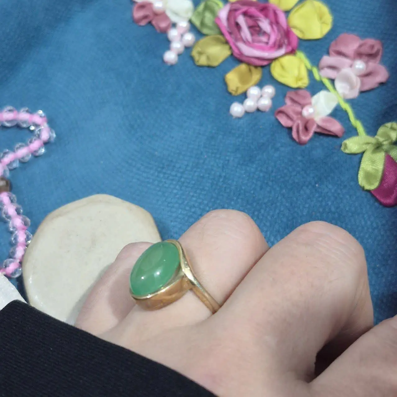 انگشتر رو دست کردم عکس بگیرم
