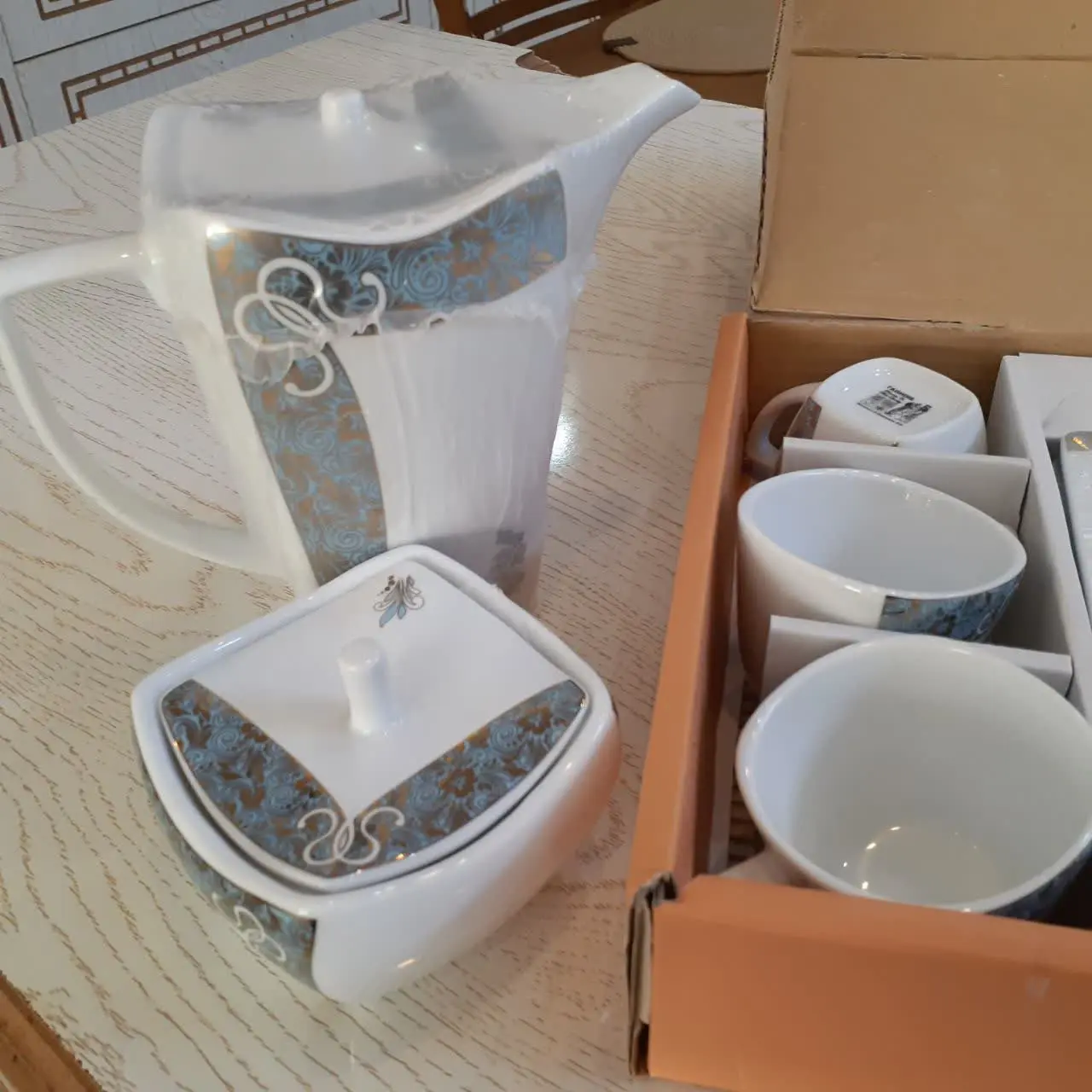 سرویس چینی ۶ نفره کامل تقدی...