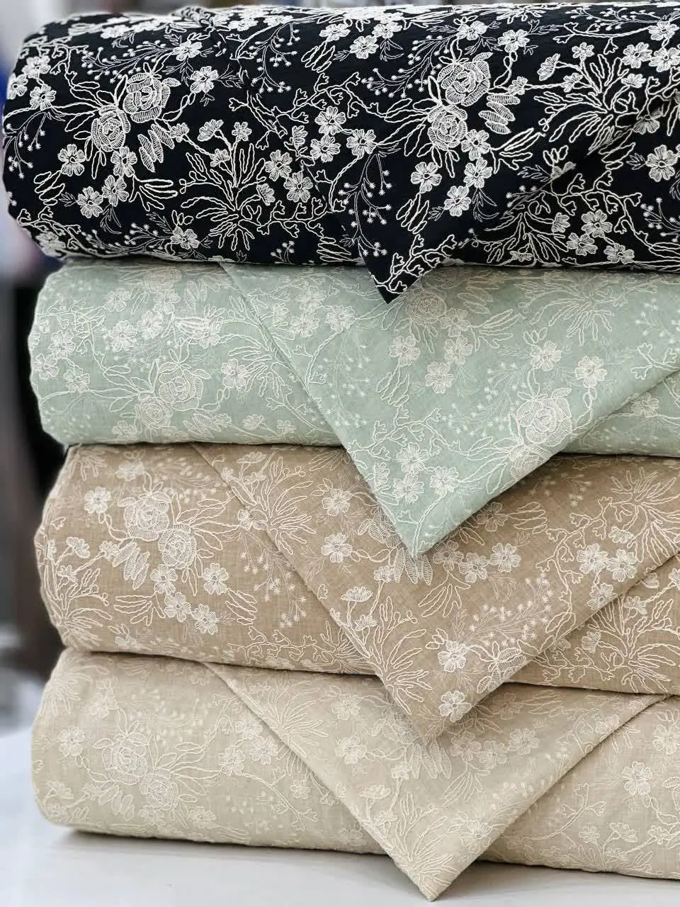 یکی از پر طرفدار‌ترین پارچه‌های پارچه سراهست😎🥰
