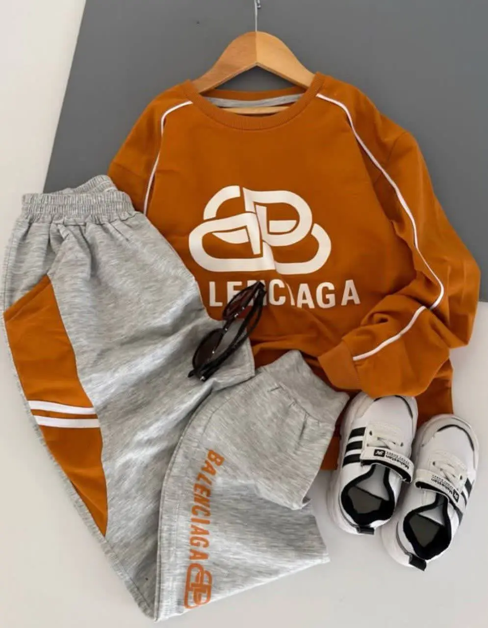 من گشتم تو نگرد، یک ست سایز...