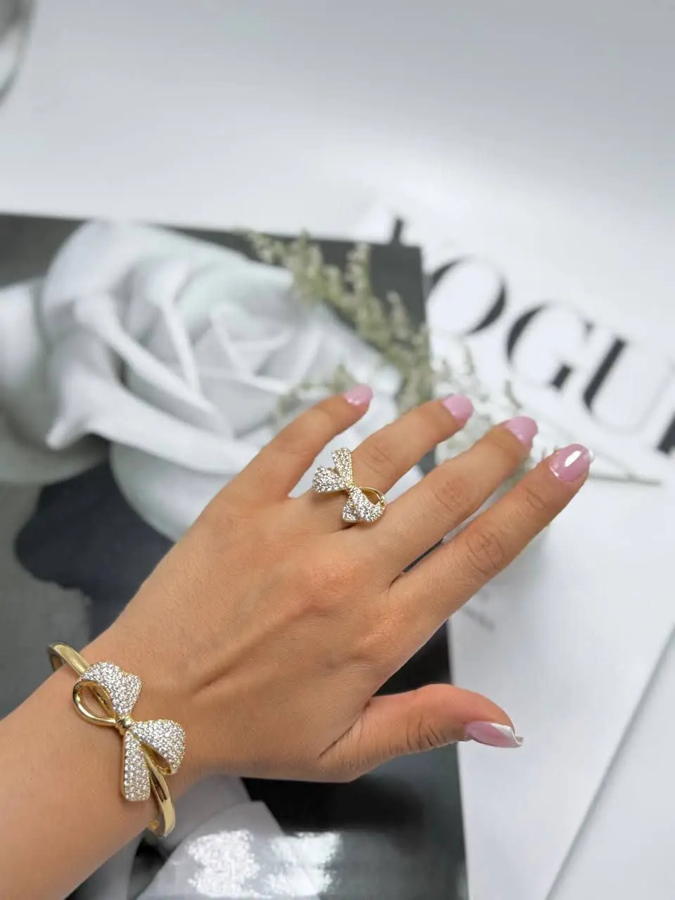 #دستبند انگشتر پاپیون نگیندار ورساچه
